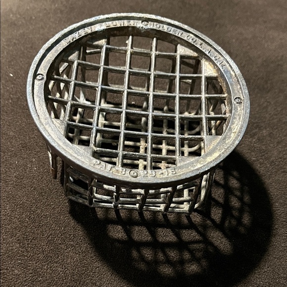 Lot of 2 Vintage Dazey Flower Holders - Picture 2 of 11